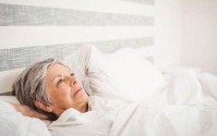 导致老年人失眠的原因有哪些？中老年人失眠怎么办？