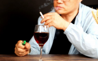 做不到忌烟忌酒？那就不妨试试喝小分子肽！