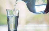 ​痛风病人可以大量饮水吗？多喝水可以降尿酸吗？