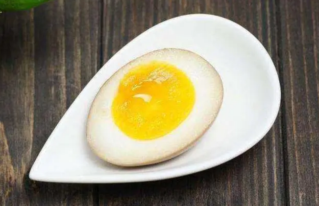女人吃水煮鸡蛋造成脾胃虚寒？